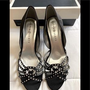 Beautiful 9 1/2 black Karen Scott high heels